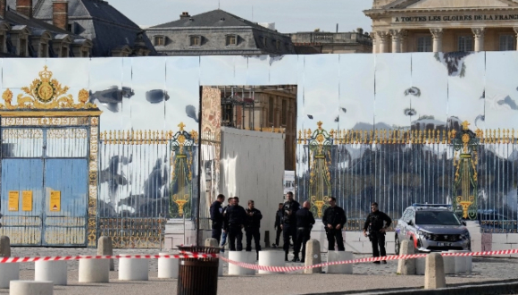 autoridades-evacuan-el-palacio-de-versalles-por-sexta-ocasion-ante-amenaza-de-bomba