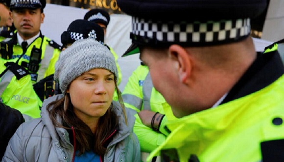 policia-de-reino-unido-detuvo-a-greta-thunberg-durante-una-manifestacion-contra-los-combustibles-fosiles