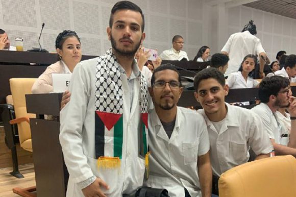 joven-palestino-agradece-a-cuba-por-cumplir-su-sueno-de-ser-medico