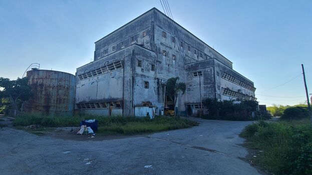 in-cuba,-an-abandoned-thermoelectric-plant-serves-as-homes-for-about-50-people