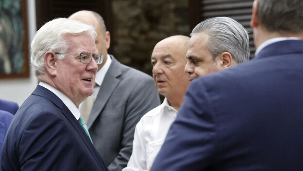 political-police-isolate-opponents-during-eu-representative-eamon-gilmore’s-visit-to-cuba