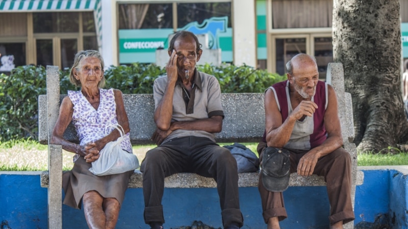 ancianos-cubanos-acuden-a-la-caridad-publica-ante-la-falta-de-apoyo-estatal