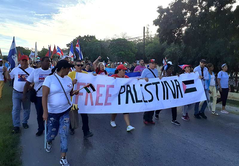 realizan-marcha-en-holguin-en-apoyo-al-pueblo-de-palestina