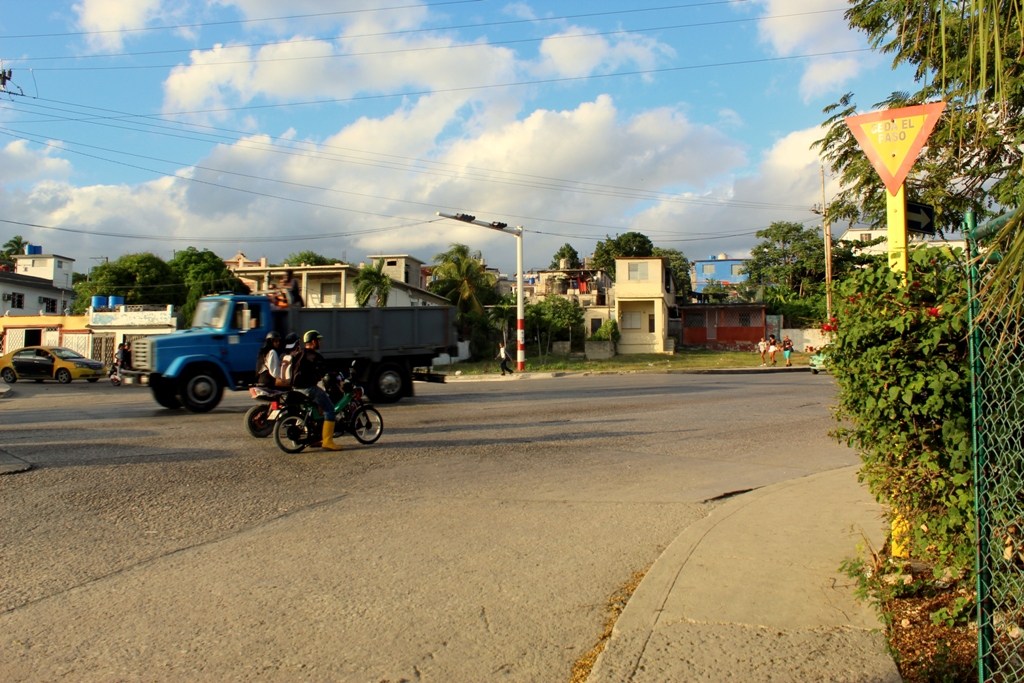 an-important-intersection-in-guanabacoa,-havana