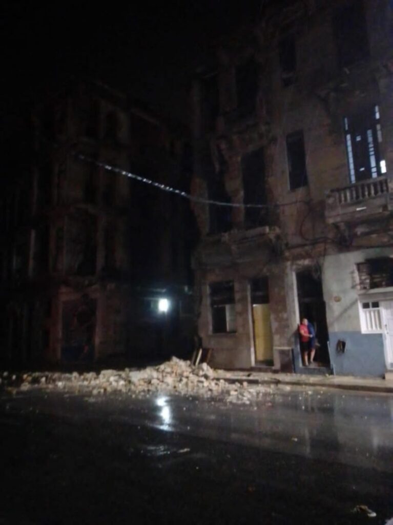 heavy-rains-in-havana-cause-partial-building-collapse
