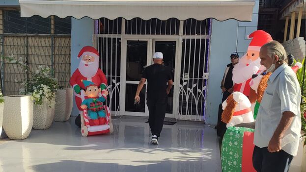 cuba,-a-christmas-divided-between-here-and-over-there