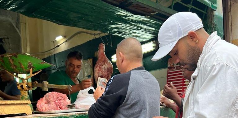 la-lucha-de-los-cubanos-por-llevar-un-bistec-de-cerdo-a-la-mesa