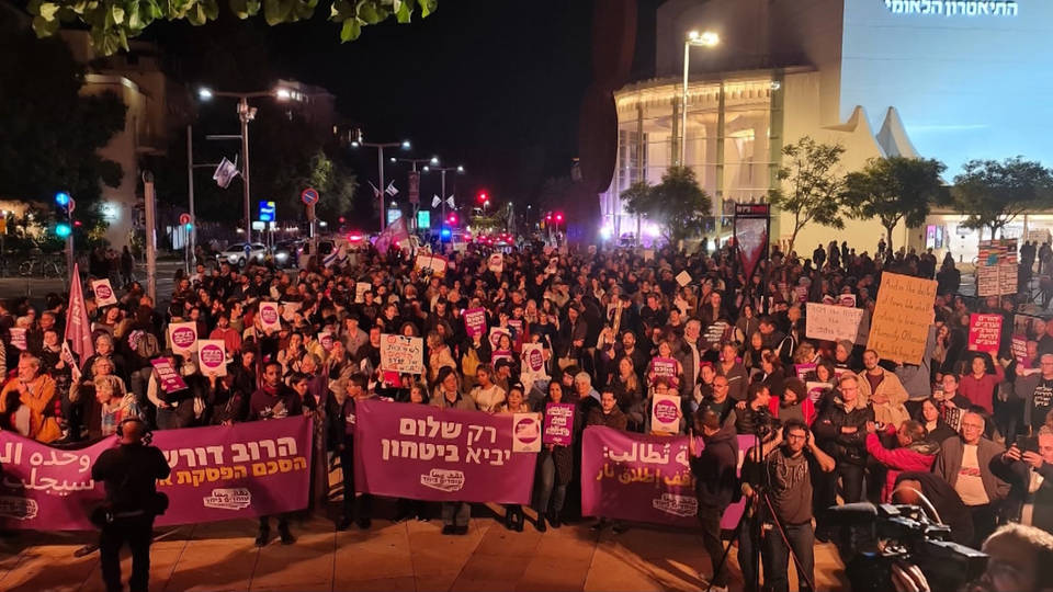 hundreds-rally-in-tel-aviv-in-largest-peace-rally-since-october-7