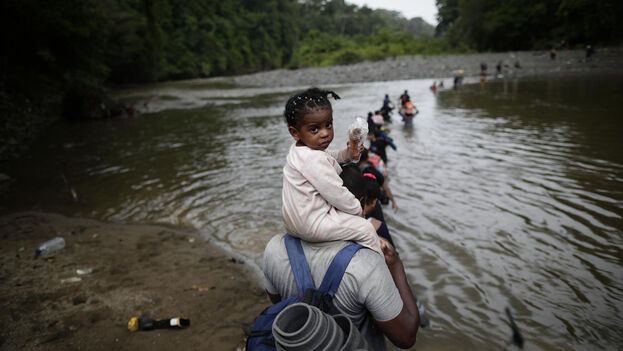 more-than-520,000-migrants-crossed-the-darien-jungle-in-2023.-120,000-were-minors