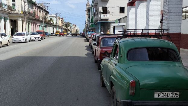 cubans-to-pay-more-for-gasoline-in-2024-while-tourists-will-pay-in-dollars