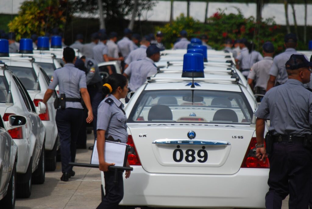 cuba-reconoce-a-integrantes-de-la-policia-nacional-revolucionaria