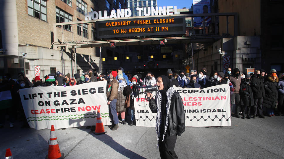 325-arrested-for-shutting-down-bridges-and-tunnel-in-manhattan-calling-for-gaza-ceasefire
