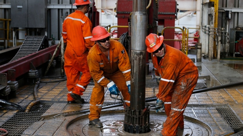 mexico-es-“el-nuevo-salvavidas”-petrolero-de-cuba,-asegura-experto