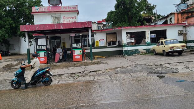 at-the-gas-stations-in-guanabacoa,-cuba,-women-rule,-and-not-always-by-good-means