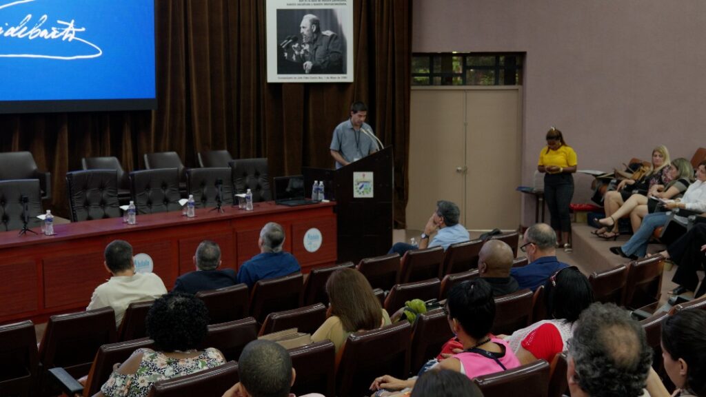 biocubafarma-celebra-el-dia-de-la-ciencia-cubana-reconociendo-las-mejores-investigaciones-del-ano