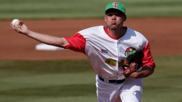 cuban-pitcher-yariel-rodriguez-signs-with-the-toronto-blue-jays