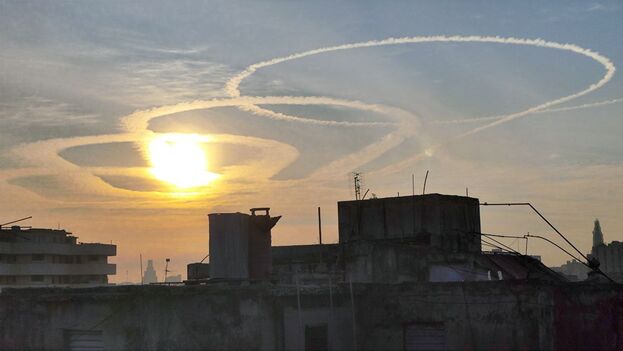 strange-white-circles-in-the-sky-above-havana-were-not-extraterrestrial