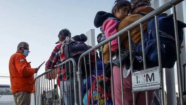 migrants-pay-up-to-$40,000-for-amparos-–-protection-orders-–-to-reach-the-northern-border-of-mexico