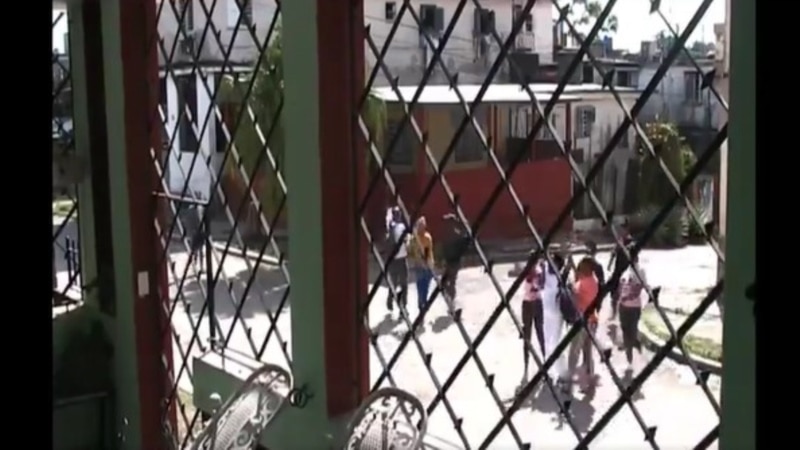 otro-domingo-represivo:-una-veintena-de-damas-de-blanco-detenidas-en-diferentes-localidades-de-cuba
