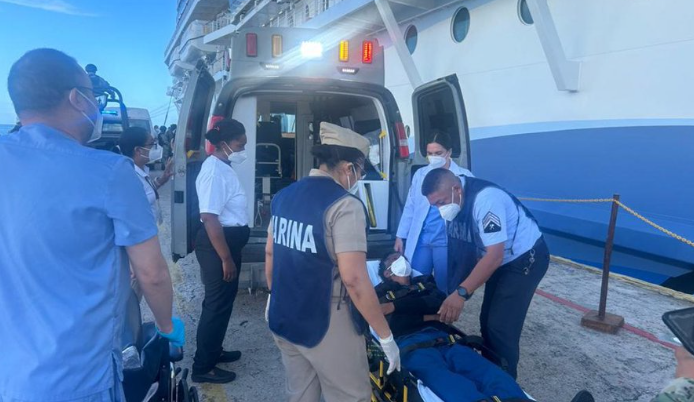 crucero-rescata-a-12-migrantes-cubanos-en-aguas-mexicanas