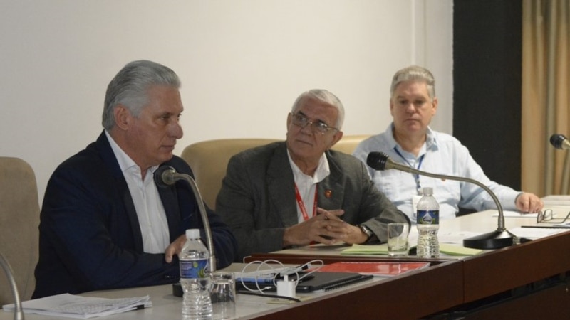 “hacer-rodar-una-cabeza-no-va-a-aplacar-la-ira”,-cubanos-reaccionan-a-los-cambios-de-ministros