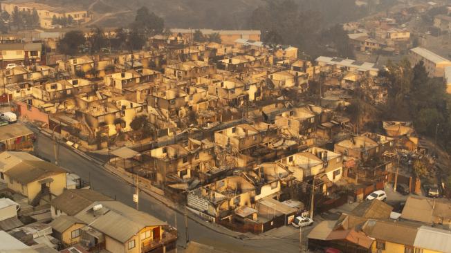 valparaiso,-chile:-intense-forest-fires-bring-extreme-grief