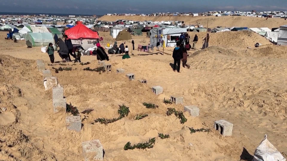 palestinians-seek-refuge-in-cemeteries-as-israel-threatens-to-attack-rafah