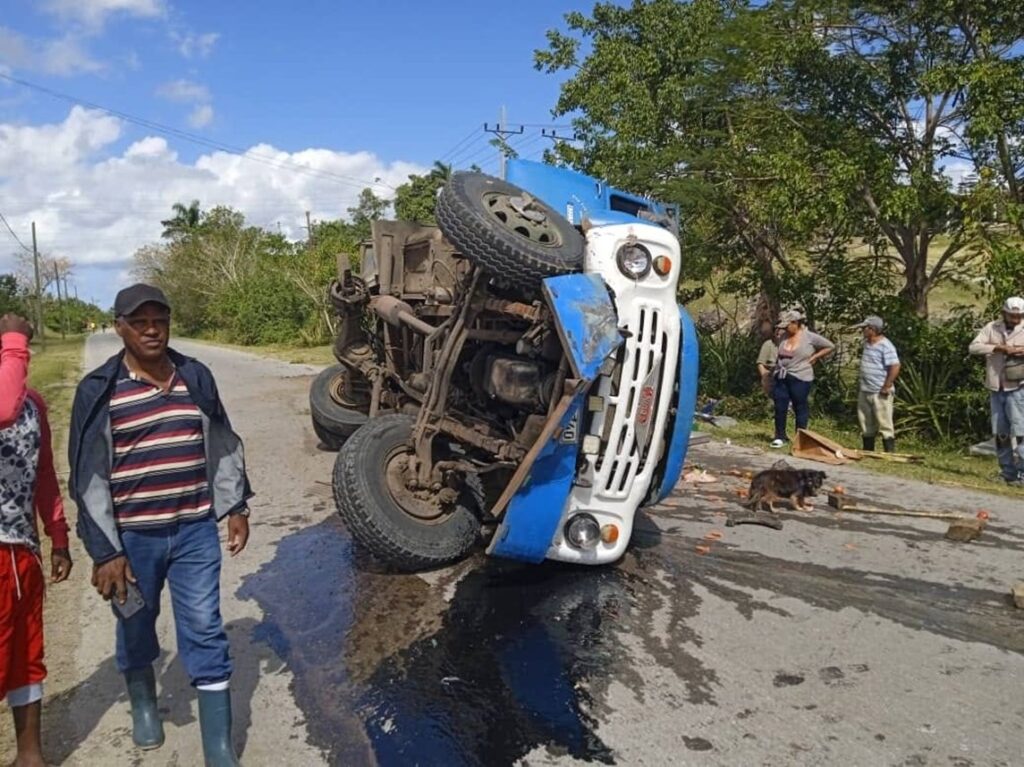 camion-volcado-en-artemisa-deja-37-lesionados