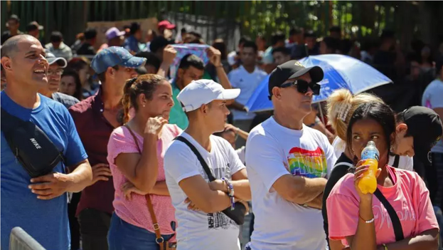 tens-of-thousands-of-cubans-are-stranded-on-mexico’s-southern-border-hoping-to-be-‘regularized’