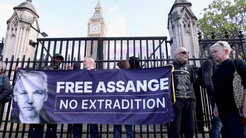 australian-parliament-approves-motion-calling-for-release-of-julian-assange