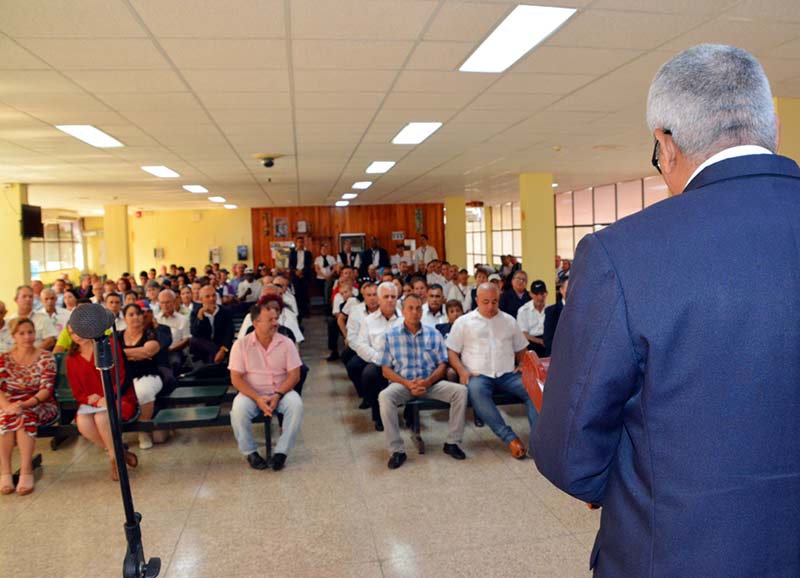 holguin:-aeroportuarios-celebran-dia-de-la-aviacion-civil