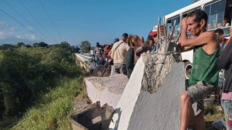 camion-de-pasajeros-cae-por-un-puente-en-granma:-al-menos-siete-personas-resultaron-heridas-en-el-accidente