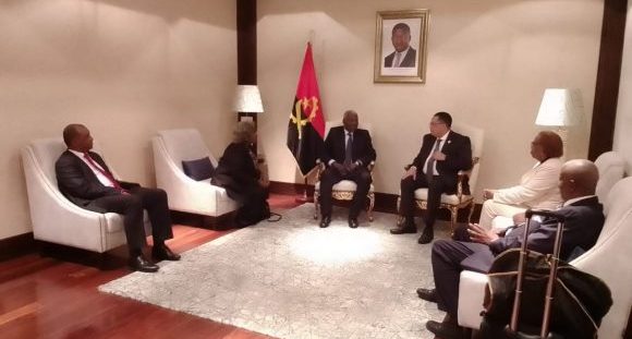 presidente-de-la-asamblea-nacional-llega-a-angola-en-visita-oficial