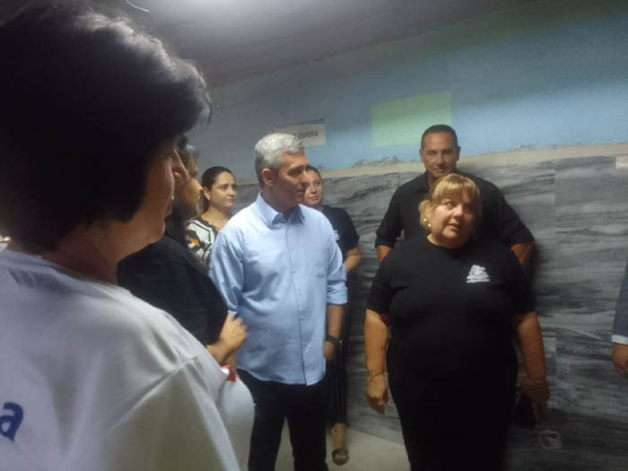 cuban-deputy-pm-tours-social-institutions-in-central-region