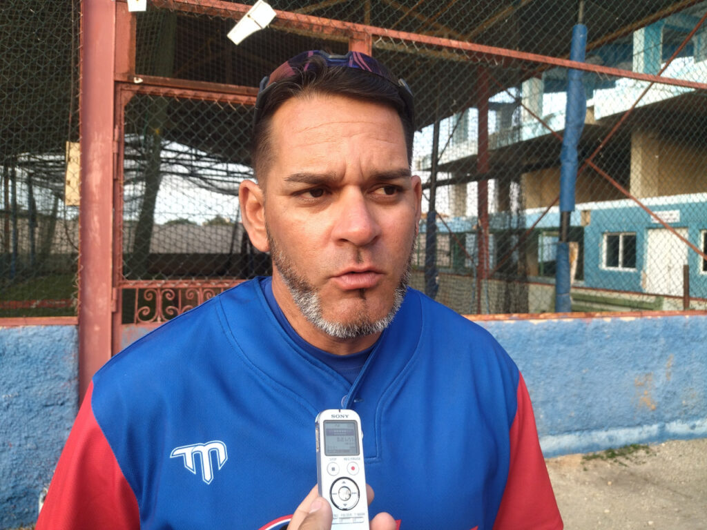cuban-softball-team-trains-for-pan-american-tournament