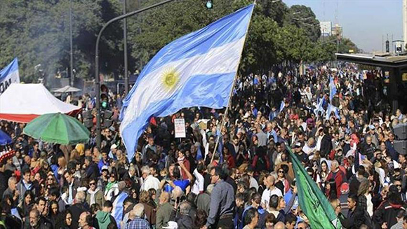 protestas-masivas-en-argentina-contra-politicas-gubernamentales