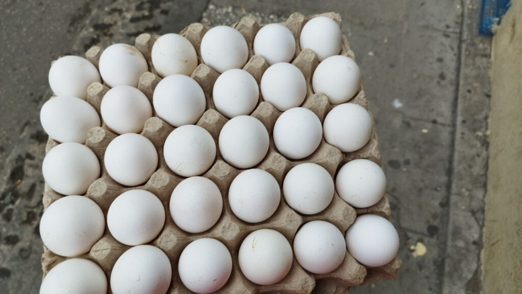 colombia-sends-a-first-batch-of-half-a-million-eggs-to-cuba