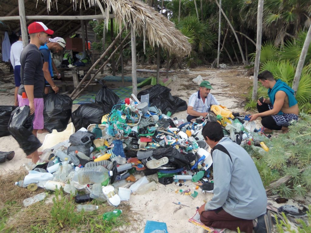 costa-limpia-monitorea-presencia-de-plasticos-en-occidente-cubano