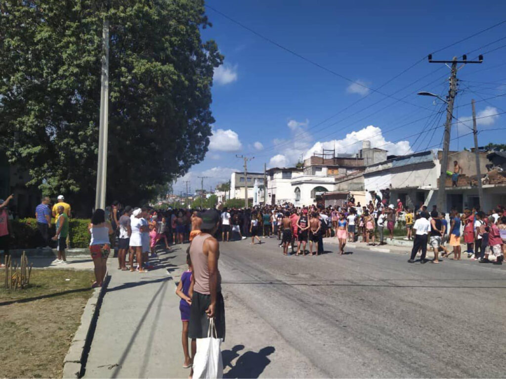 cubans-‘eat-fear’-again-and-take-to-the-streets-to-protest