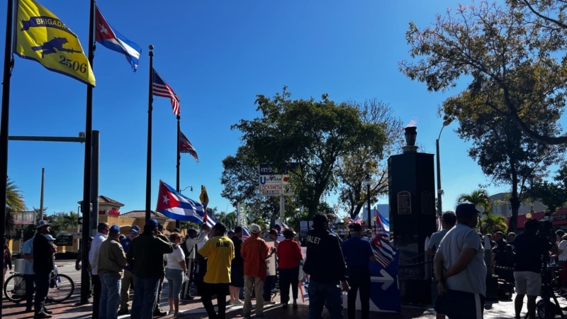 fotogaleria-caminata-en-miami-en-apoyo-a-cubanos-que-protestaron-el-17m