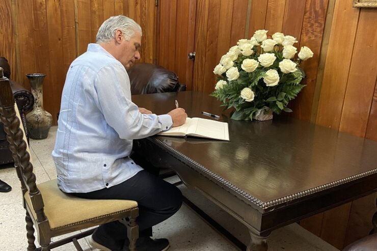 cuban-president-signs-condolence-book-at-russian-embassy-in-havana