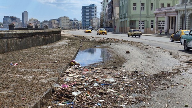 the-sea-returns-havana’s-garbage-and-more-to-the-malecon