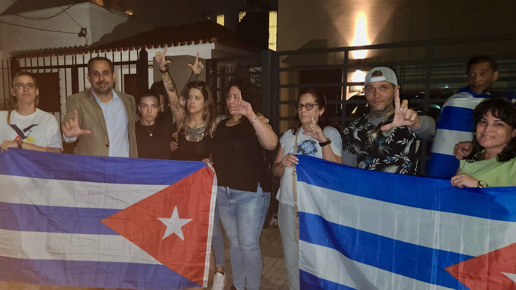 uruguay-keeps-more-than-7,000-cubans-who-applied-for-refuge-in-limbo