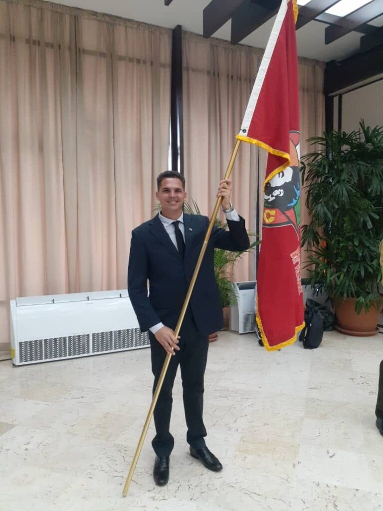 entrega-diaz-canel-bandera-de-honor-de-la-ujc-a-la-universidad-de-pinar-del-rio