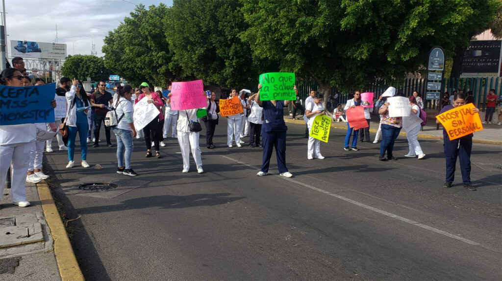 mexico-fires-hundreds-of-its-own-doctors-as-it-prepares-to-receive-more-cuban-doctors