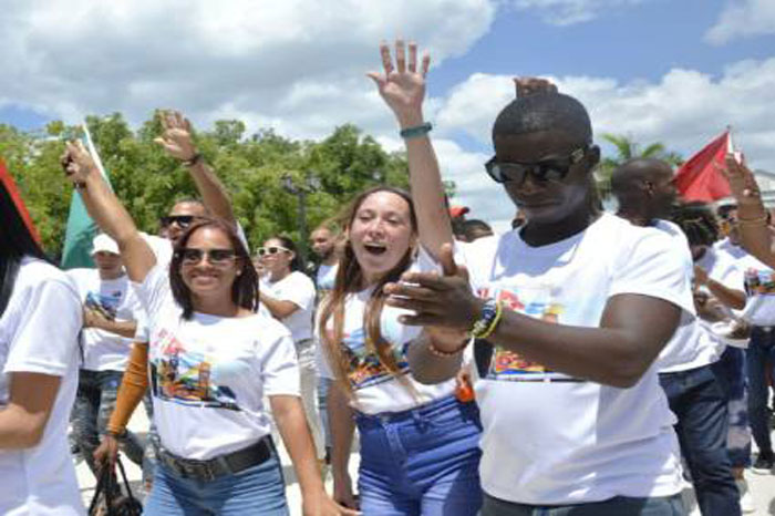 diaz-canel-welcomes-young-cubans-at-their-12th-congress
