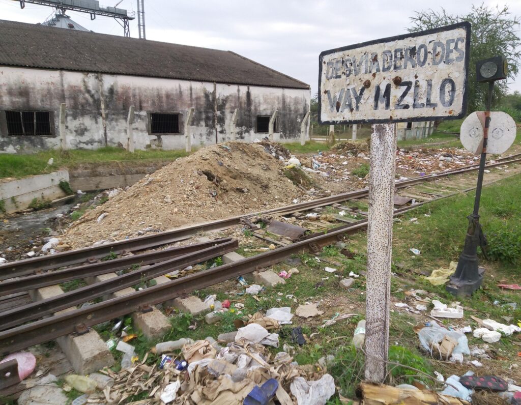 ‘the-manzanillo-station-is-dangerous’:-damaged-tracks,-rotten-ties,-rusted-machinery