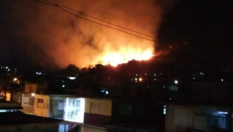 investigan-causa-de-incendio-en-loma-de-la-cruz,-holguin