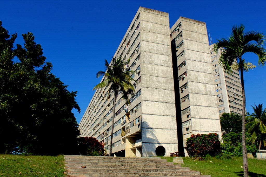 prefabricated-buildings-in-nuevo-vedado,-havana