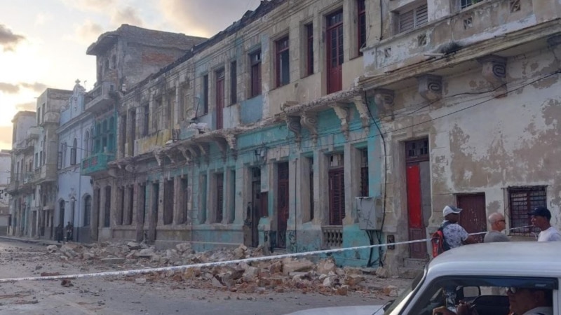 “se-cayo-un-alero-y-tumbo-todos-los-balcones”,-cuentan-vecinos-sobre-derrumbe-de-este-jueves-en-la-habana